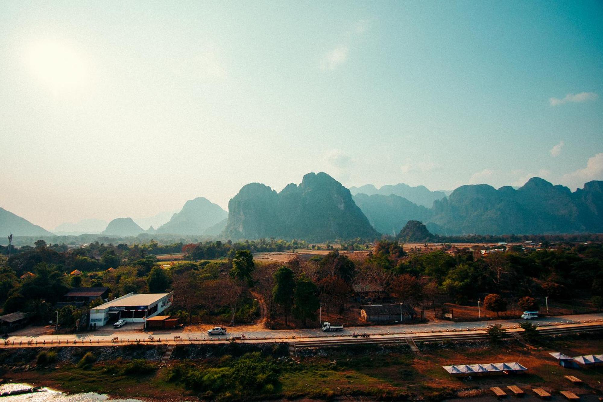 The Elephant Crossing Hotel Vang Vieng Buitenkant foto