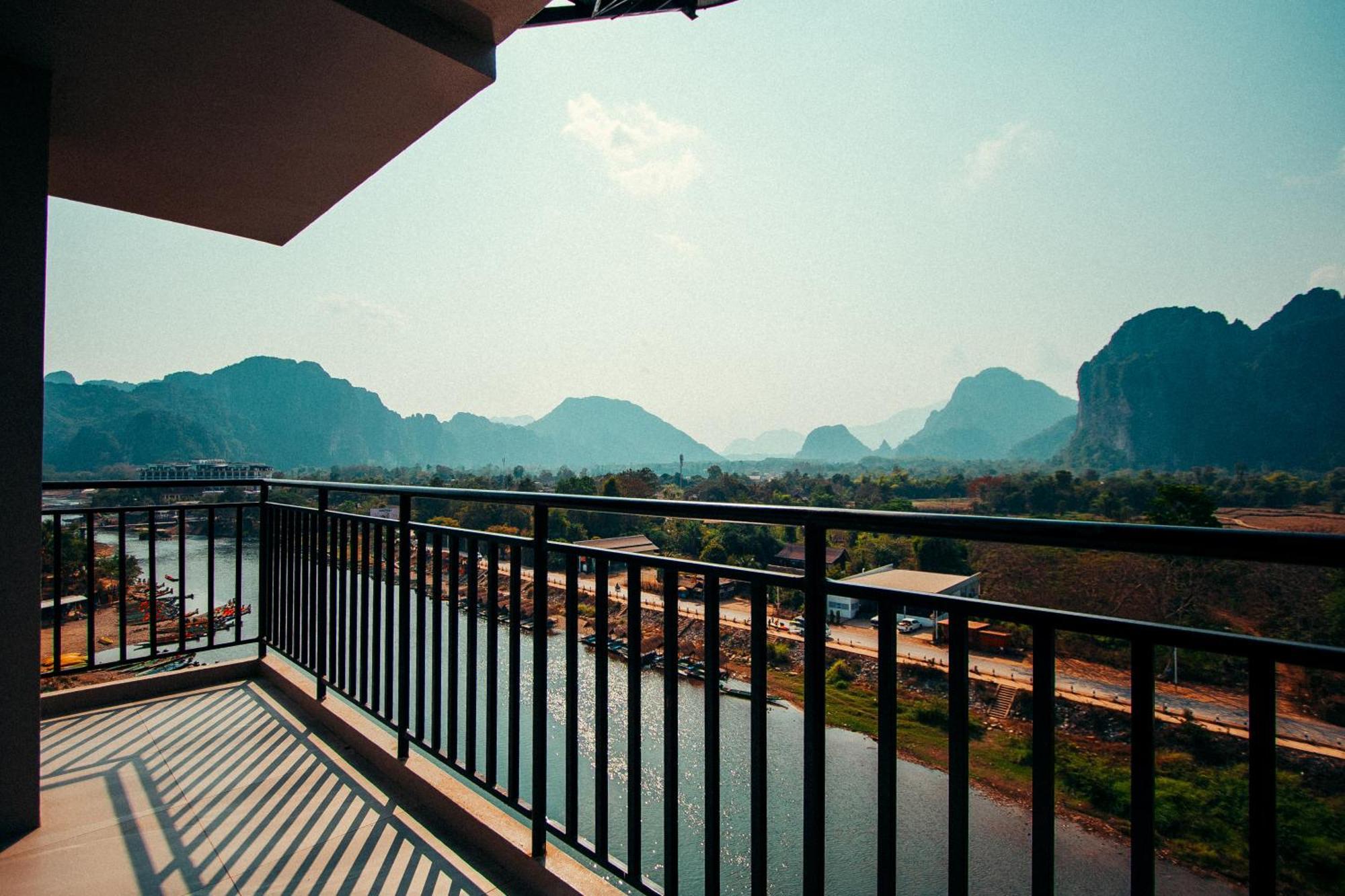 The Elephant Crossing Hotel Vang Vieng Buitenkant foto