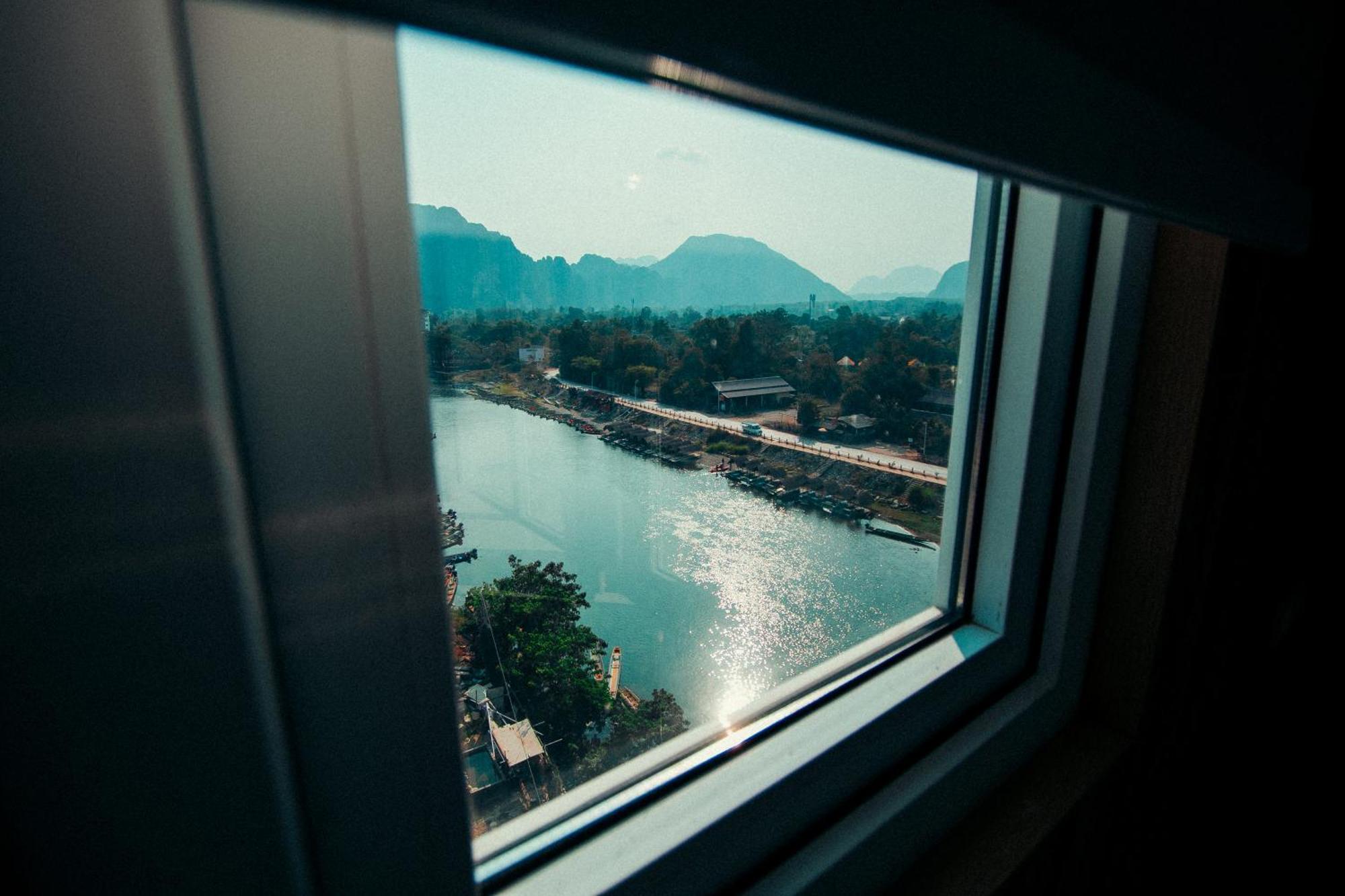 The Elephant Crossing Hotel Vang Vieng Buitenkant foto